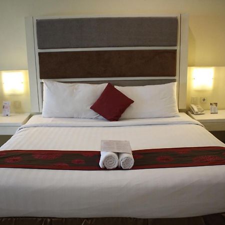 President Executive Club Hotel Cikarang Eksteriør billede