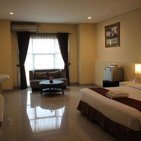 President Executive Club Hotel Cikarang Eksteriør billede