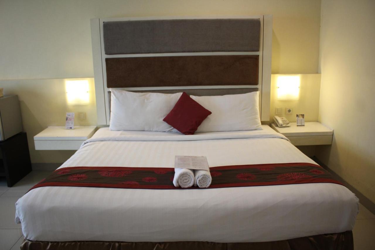 President Executive Club Hotel Cikarang Eksteriør billede