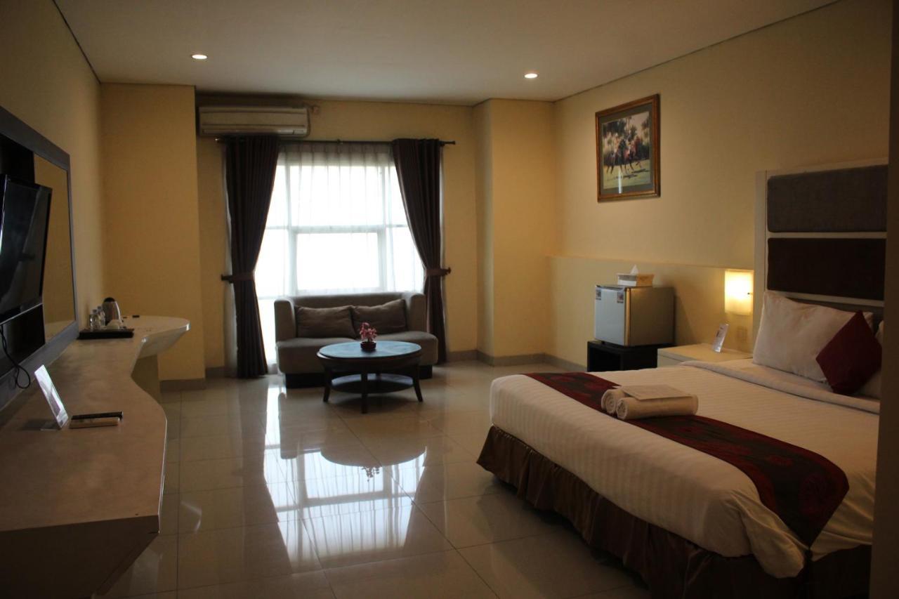 President Executive Club Hotel Cikarang Eksteriør billede