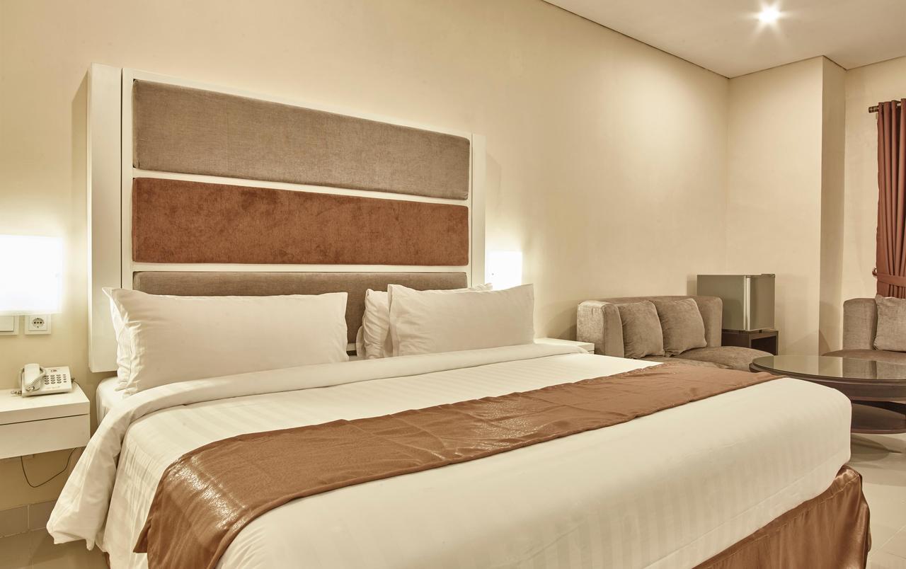 President Executive Club Hotel Cikarang Eksteriør billede
