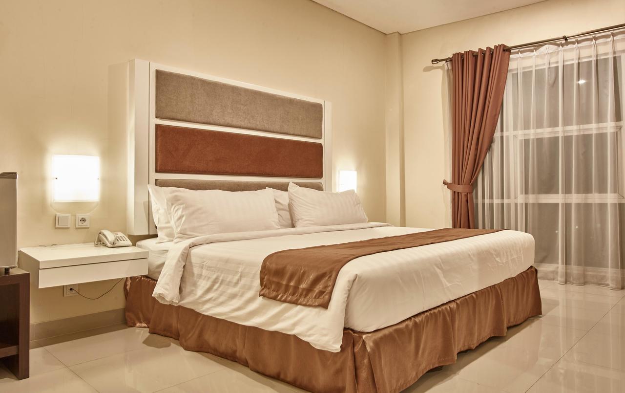 President Executive Club Hotel Cikarang Eksteriør billede