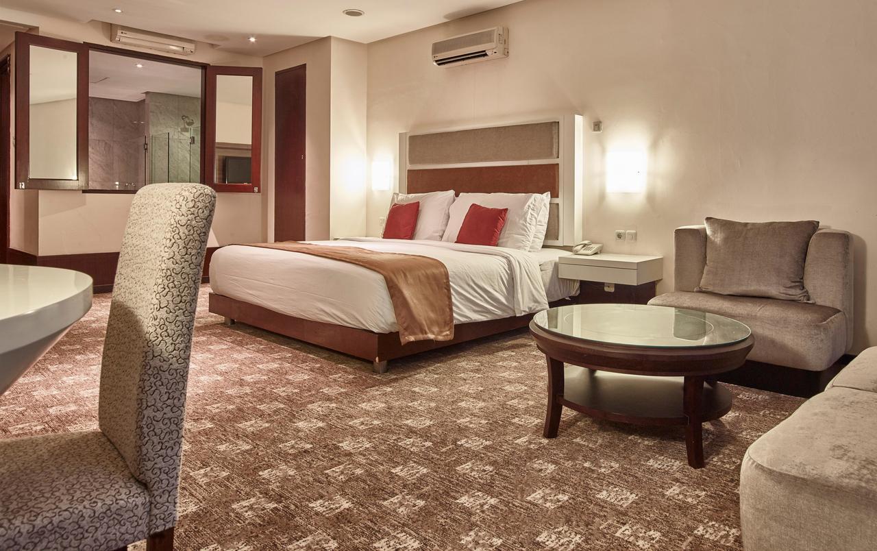 President Executive Club Hotel Cikarang Eksteriør billede
