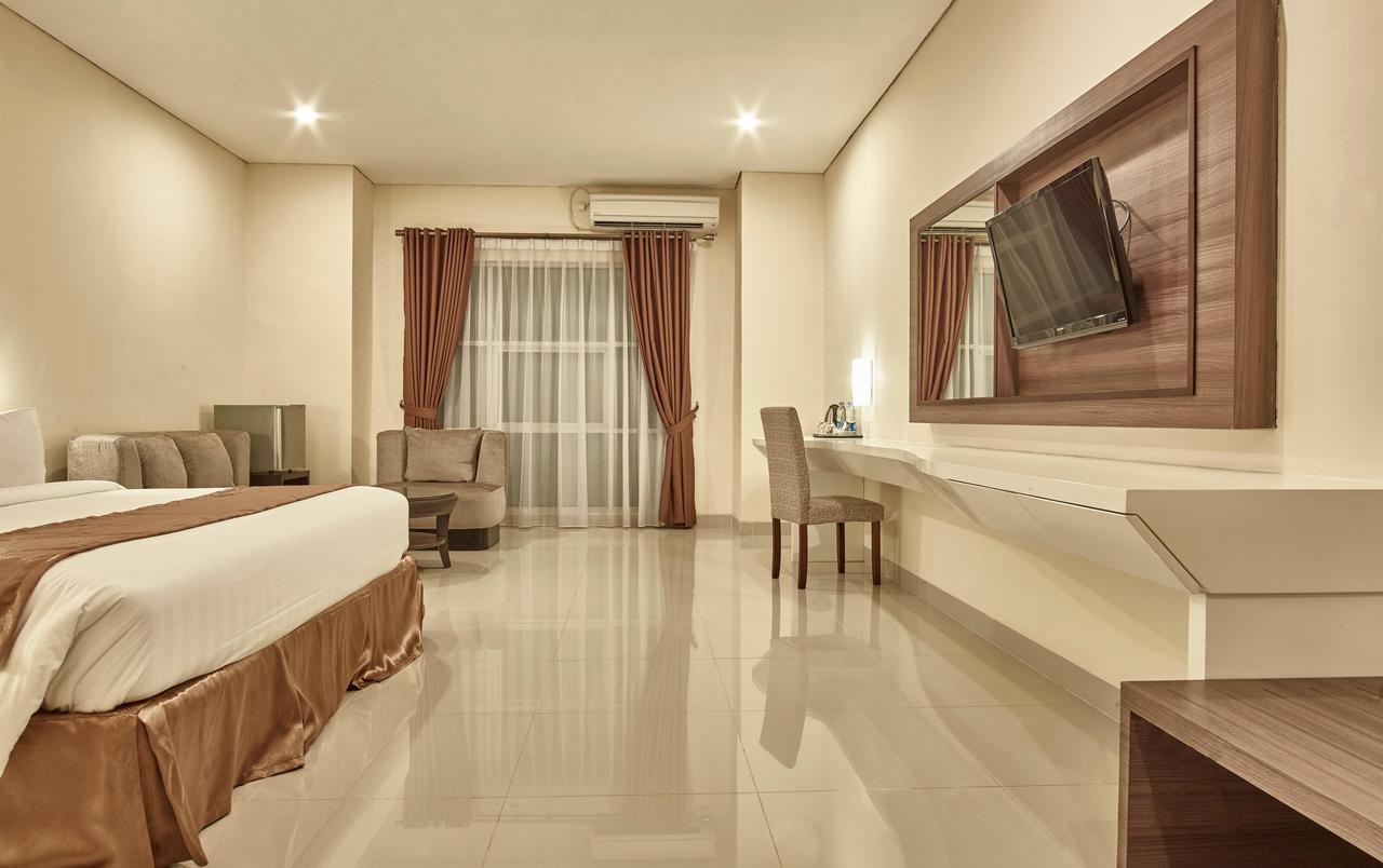 President Executive Club Hotel Cikarang Eksteriør billede