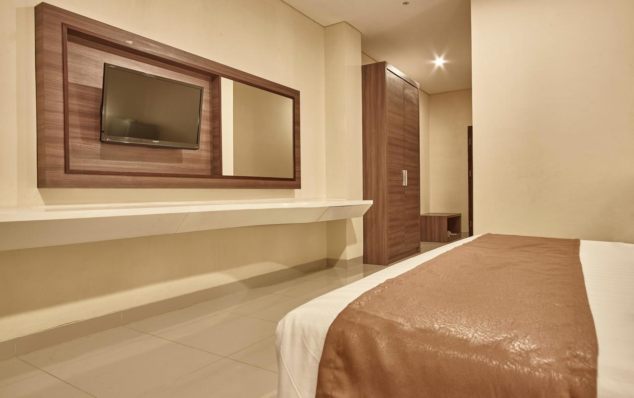 President Executive Club Hotel Cikarang Eksteriør billede