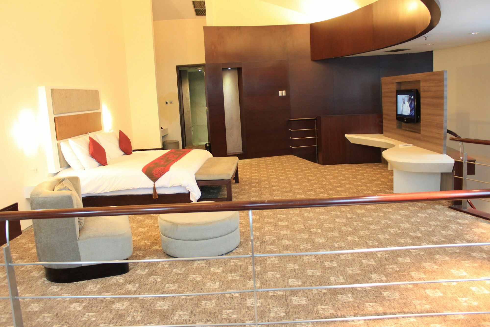 President Executive Club Hotel Cikarang Eksteriør billede