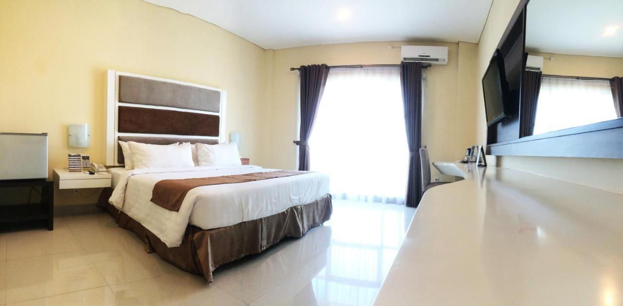President Executive Club Hotel Cikarang Eksteriør billede